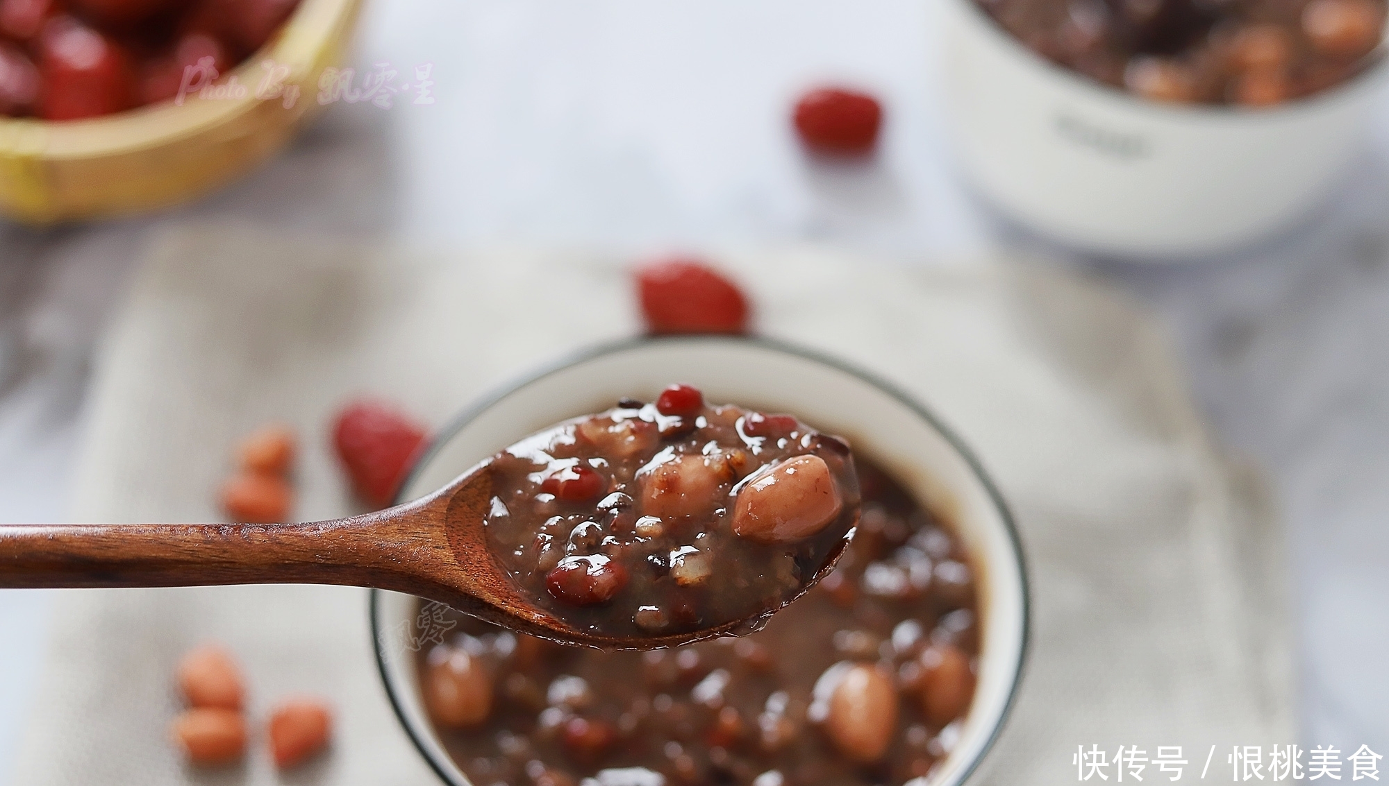 女人气血差要常喝一碗粥，食材普通，做法简单，补血养颜不发胖