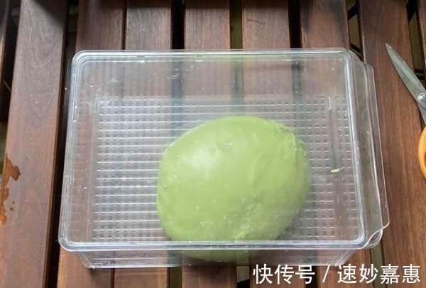 蜜红豆|扁扁平平的外貌像是一块饼,其实不是哟,好吃又好看的小面包。