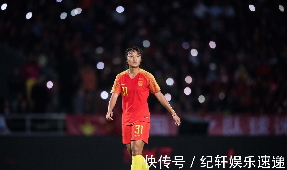 C罗|官宣!梅西当选年度MVP,5比5追平C罗,王霜无缘女足前50