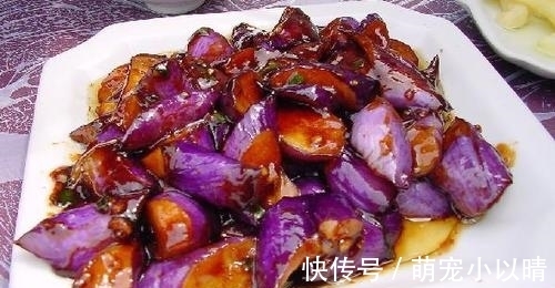 大厨|炒茄子，先放油是大错特错！饭店大厨：用这方法，茄子不腻不发黑