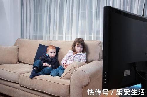 视力|3岁前看电视和不看电视的孩子,3个区别很明显,家长们须理性对待