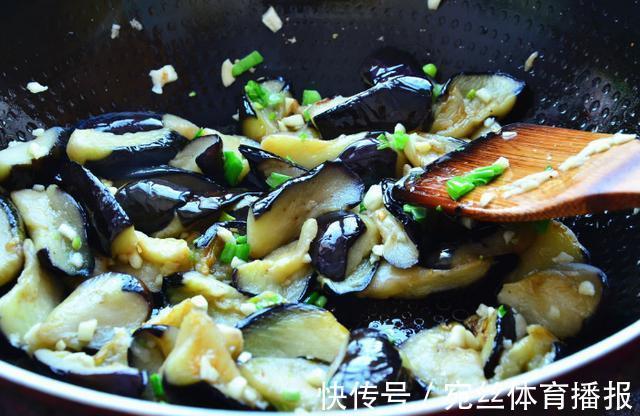 酚氧化酶|炒茄子时，为啥总发黑？下锅前多做2步，鲜香软嫩，不发黑不油腻