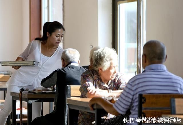 男孩儿女孩儿|7旬老人含泪痛斥：生男生女真不一样，老年才知差别巨大