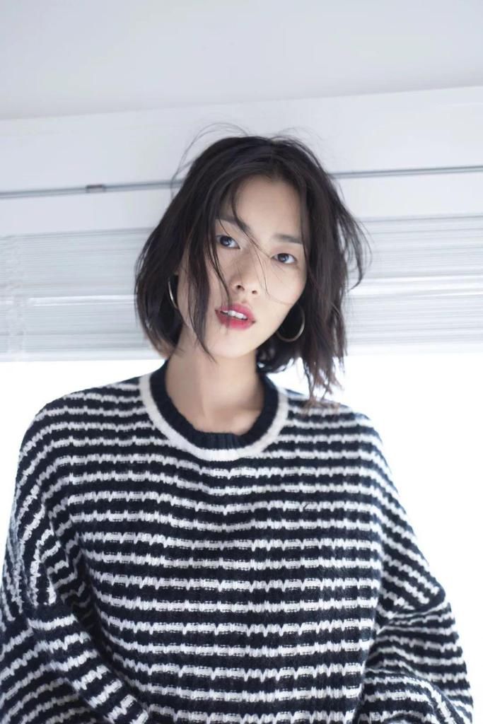 冬天的毛衣真不用买多！有这四个款式就够了，时髦又百搭，很耐看