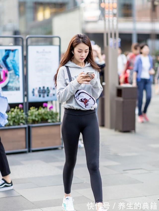 大气上档次 打底裤的穿搭魅力十足,穿出亲切感,在人群中突显而出!