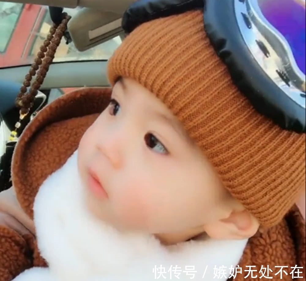 爸爸回来|爸爸出去买菜,宝宝在车上等着,太可爱了