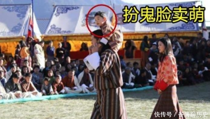 不丹|4岁龙太子好受宠！被不丹国王扛在肩上，呆萌样子逗笑高冷王后