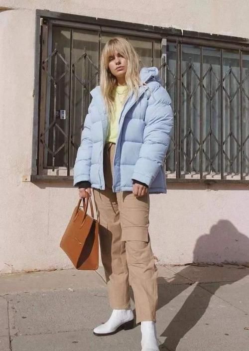讲真的，穿羽绒服时，最好别配这2种裤子，多穿这3种，显瘦洋气