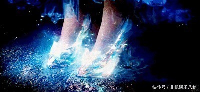 高跟鞋 日本设计师耗费8年时间,用嘴吹出一双水晶鞋,网友太美了