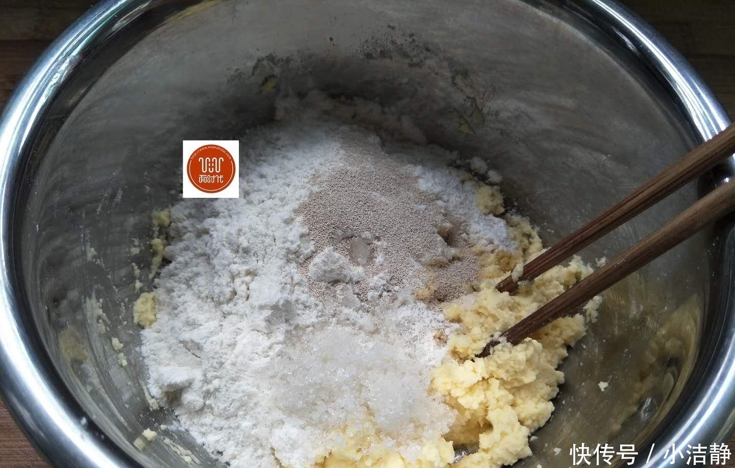 还要|玉米饼,教你一招,比城里卖的蛋糕还要好吃,儿子一下吃了5个