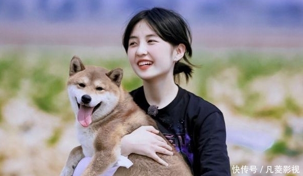 张子枫常驻《向往的生活》,做唯一女嘉宾,她符合导演的三大要求