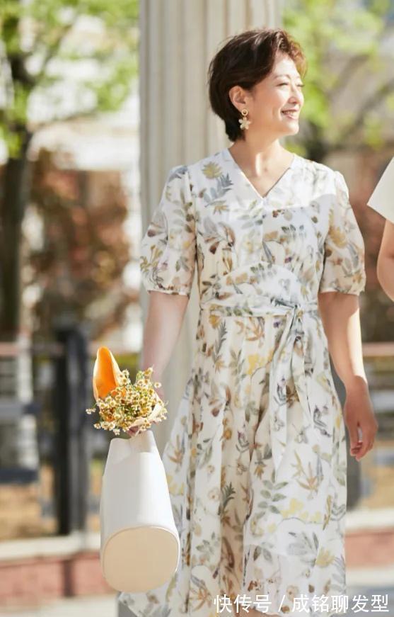 岁月|岁月不败美人，大龄女性的“法式风”穿搭，每一套都优雅都精致