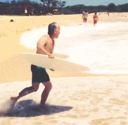 |搞笑GIF:幸亏反应快 不然被老婆发现就麻烦了