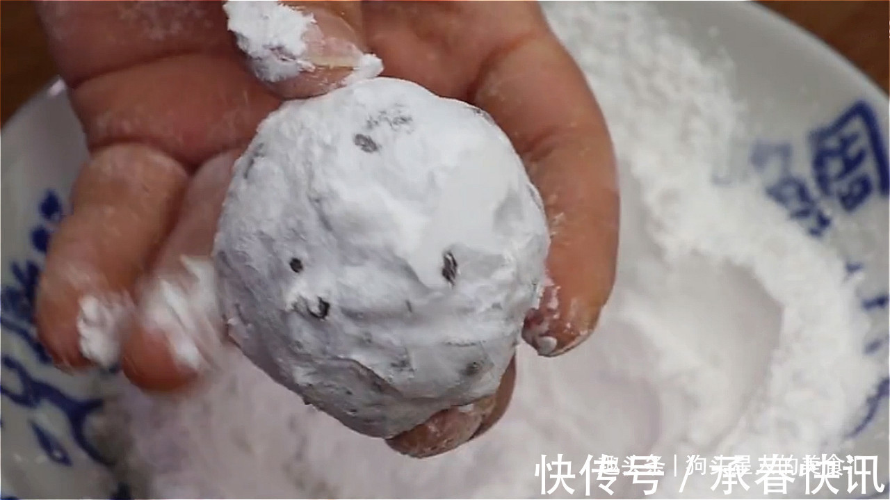 水晶|红豆不要炒豆沙了，教你一道水晶杂粮包，软糯香甜，好吃不胖