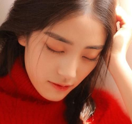 高跟鞋|成年女性如何穿毛衣？这5款红色毛衣的搭配，让你轻松穿出女神范