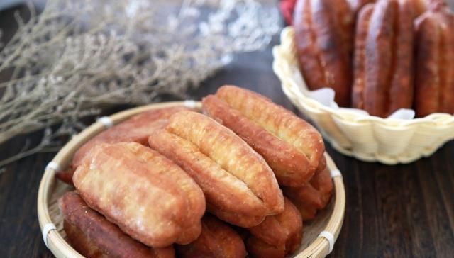 炸油条|1碗面粉,1个鸡蛋,教你做炸油条,个个松脆有韧劲,好吃无添加剂