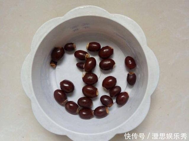 夏天吃水果,“留个籽”撒盆里,10天发芽变盆栽,养好摘果1篮子