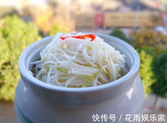 入味|腌芥菜，直接加盐是外行！教你土方法，腌上20斤，脆爽入味，香