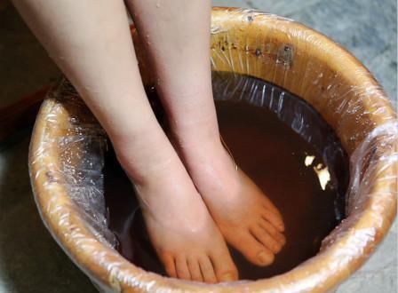 绛酸白苷|尿酸高的人是因猪肉吃多了?专家:想降酸的人,2种食物尽量别吃