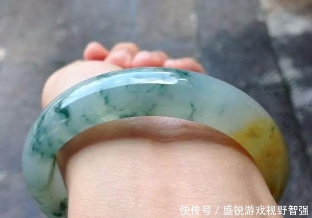 一刀切|4300元买的木那原石,一刀切出罕见的三彩手镯!涨!