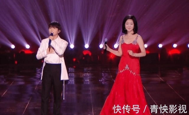 跨年夜现场太热闹:龚俊把信带偏,杨紫被嘲脸僵,杨幂隔空献吻