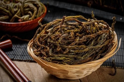 豆角|7月,此菜再不吃就老了,晒干后保存起来,冬天拿来炖肉吃太香了