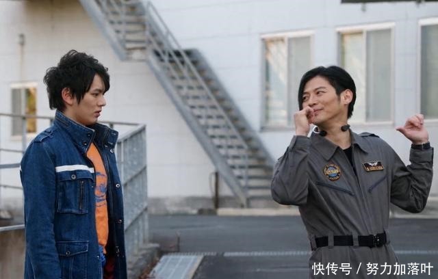 托雷基亚奥特曼|捷德奥特曼与伽古拉队长趣味互动