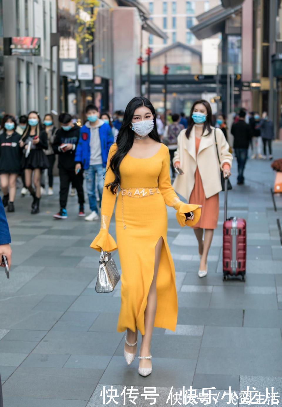 小白鞋 蓬蓬公主裙搭配小白鞋,妥妥的白富美既视感,美成这样实在少见