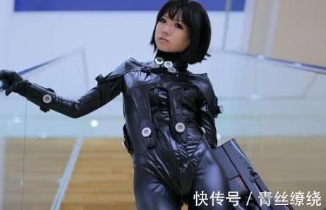 改装|小姐姐改装胶衣,又一次出现在漫展之上,成功解决粉丝所有疑问!