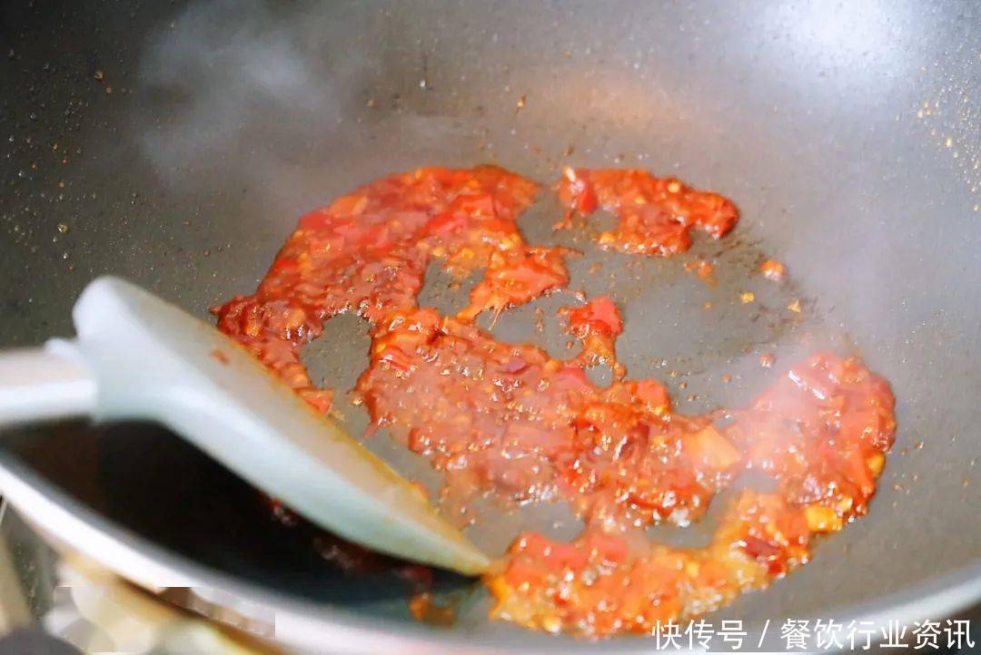 鱼香茄子|护肝清热又健脾,鱼香茄子煲,一份能下3碗饭,熬夜的人要多吃!