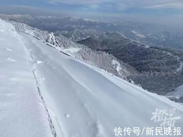 失联|挤爆了！昨天上万人涌入这个地方赏雪！一对年轻男女失联！还有人背婴儿上山