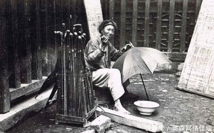 老照片|清朝罕见老照片：太监睡觉绝不能压着辫子