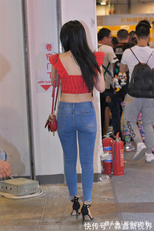 造型 牛仔裤真的很实用,潮人都爱穿,个性搭配让造型美出新鲜感