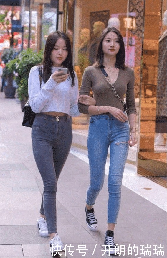 见过膝盖破洞的牛仔裤，大腿根背后开洞的裤子你们见过吗