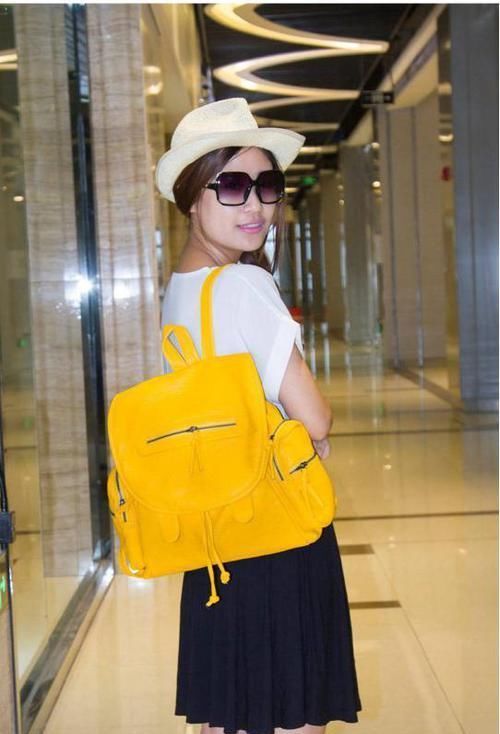 找回童年的天真无邪,背双肩包出门就对了,实用又时髦