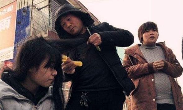 头发|商贩喜欢去农村收购头发,老百姓之前都不明白,现在突然醒悟