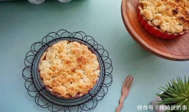 小朋友心心念念着要吃苹果派,我给她做了一份,她满足得笑不拢嘴