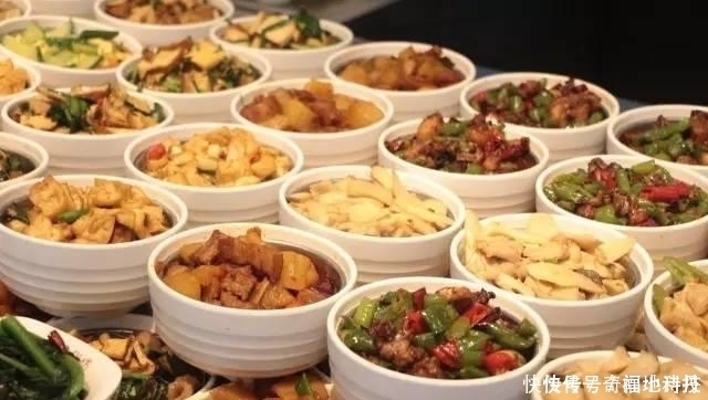 有一种工作餐叫华为员工餐，海鲜大虾随便吃，豪华程度不亚于星级饭店