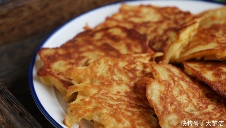 苹果加2个鸡蛋，8分钟做成早餐，又香又软，出锅馋到流口水，真香