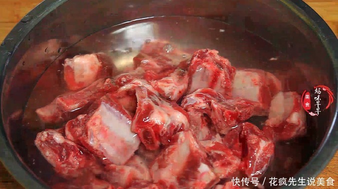 这才是糖醋排骨最香的做法,学会这招,肉嫩不柴,香而不腻,解馋