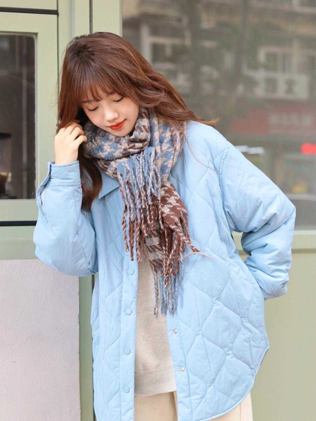 米黄色|别再说冬季单品穿不出减龄效果了!码住这四套造型,唯美又有气质