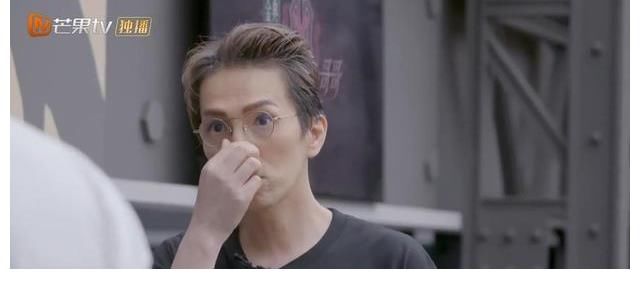 飛云之下|《披荊斬棘》二公表演，林志炫跌落舞臺，落淚道歉，引起全網(wǎng)共鳴