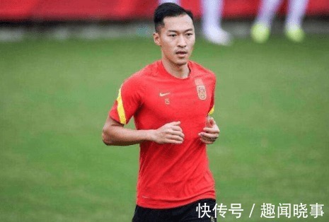 球队|大佬被捕+足球队解散!国足面临全面彻查,球迷:这2位球员该查