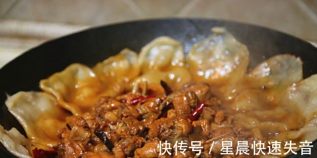 汤汁|面片鸡的做法，软糯粘牙，能当主食，又能当配菜，汤汁拌饭香！