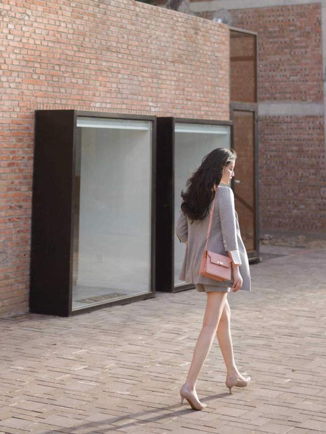 时尚博主|初秋的早期穿搭分享,这几款好看又实用,简约又时尚的气质搭配