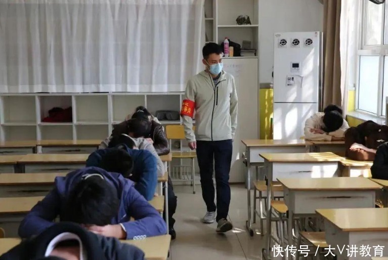 上课|中小学生迎来好消息，将调整上课时间，学生可以睡到自然醒