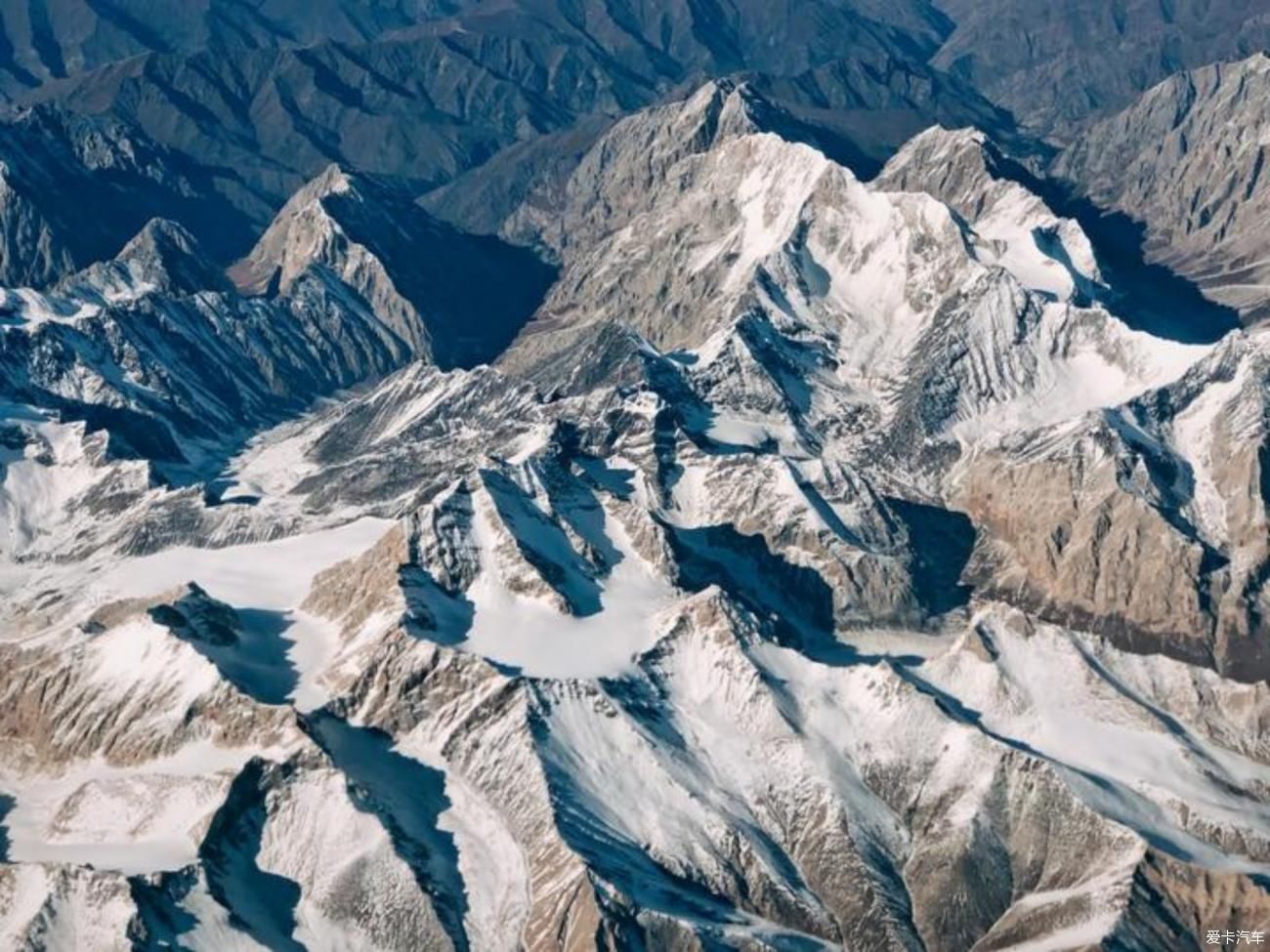 闪闪发光的雪山梦境