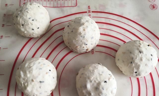 这个面包不一般，好多食材在其中，口口有惊喜，越嚼越香，吃不够