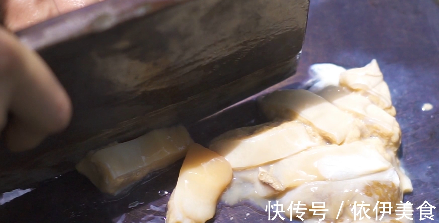 切成块状|野外爆炒大河蚌，肉嫩肥美，飘香十里，让人直流口水！