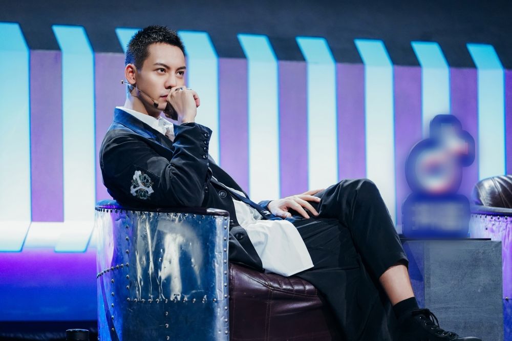 舞林|“舞林总教头”方俊留守、陈伟霆加入！《蒙面舞王》第二季官宣今晚回归